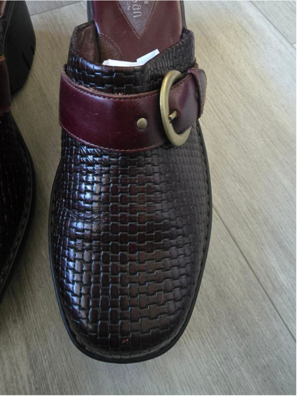 Women's Clarks Artisan Burgundy Woven Leather Mules & Clogs 8.5M - Picture 2 of 7
